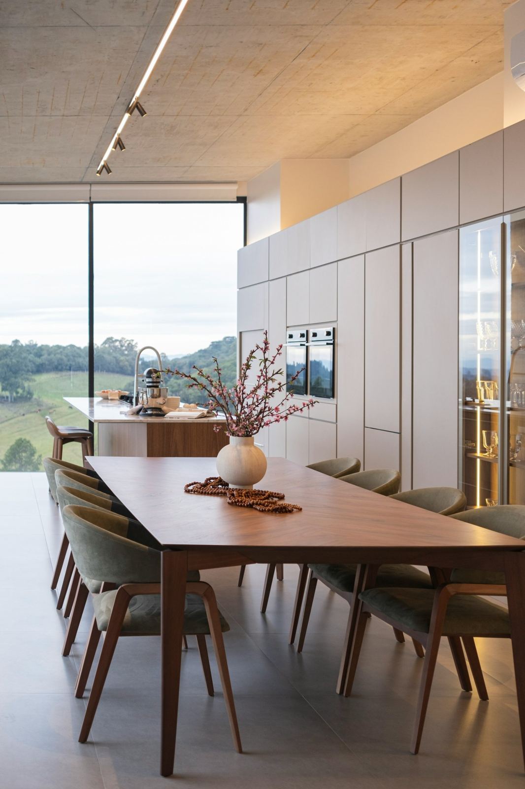 Maison rénovée à Mérignac, cuisine et pièce de vie réunies
